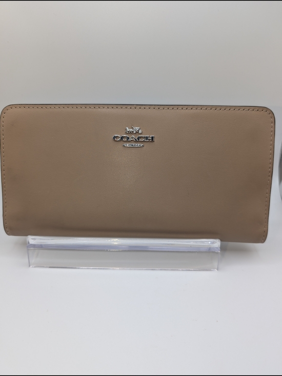 Coach Handbags - Coach Essiential Slim Leather Wallet